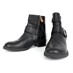 Gentle Souls by Kenneth Cole Binta Slit Moto Bootie 2 Black Leather Size 6.5